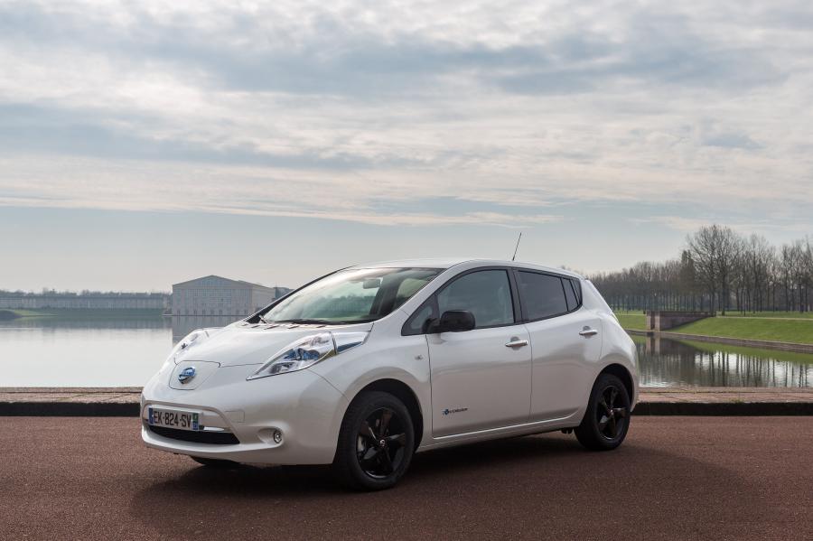 Nissan Leaf Black Edition 2016 года  (фото 12 из 13)